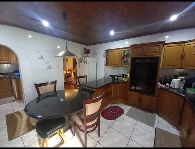 4 BEDROOM HOUSE FOR SALE IN SHALLCROSS